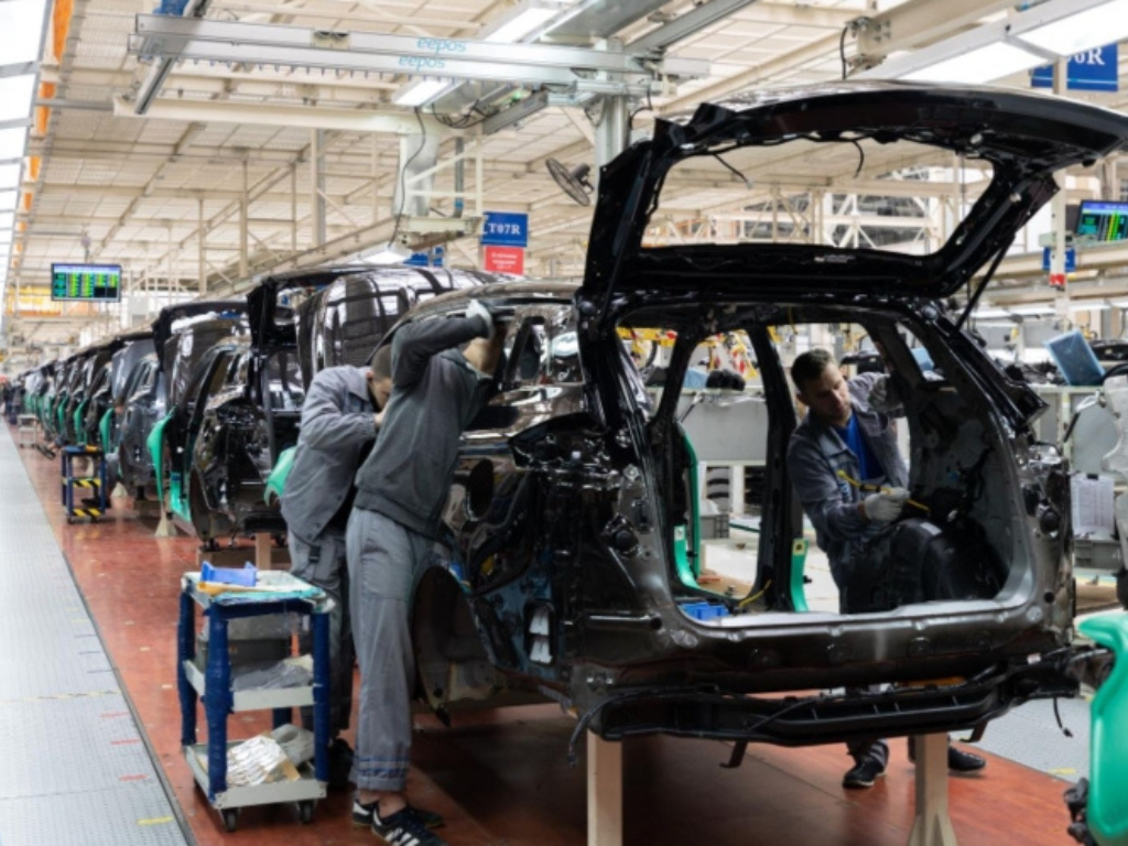 Embalajes técnicos para automoción: cómo el cartón ondulado optimiza el transporte de piezas y componentes